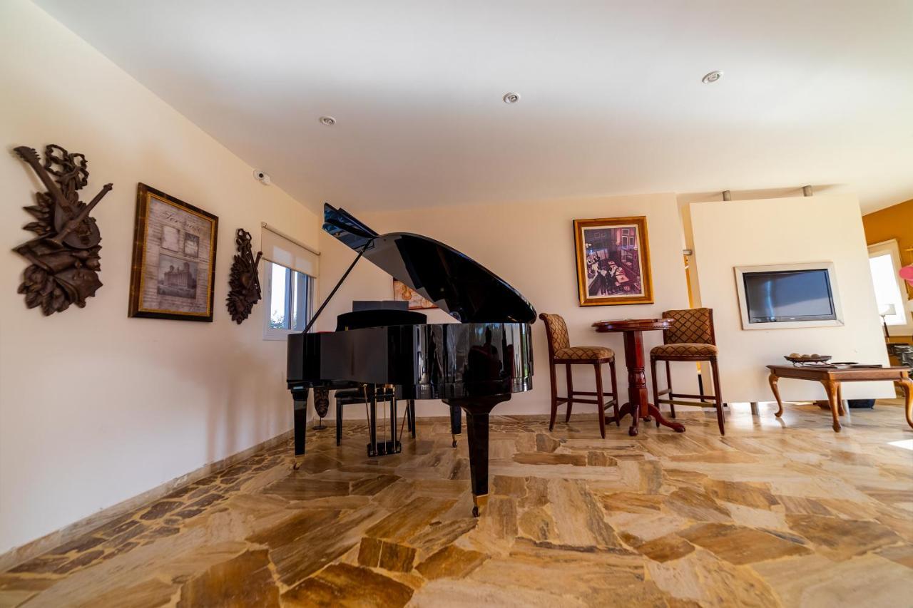 Chaglasian Wine & Suites San Rafael  Buitenkant foto